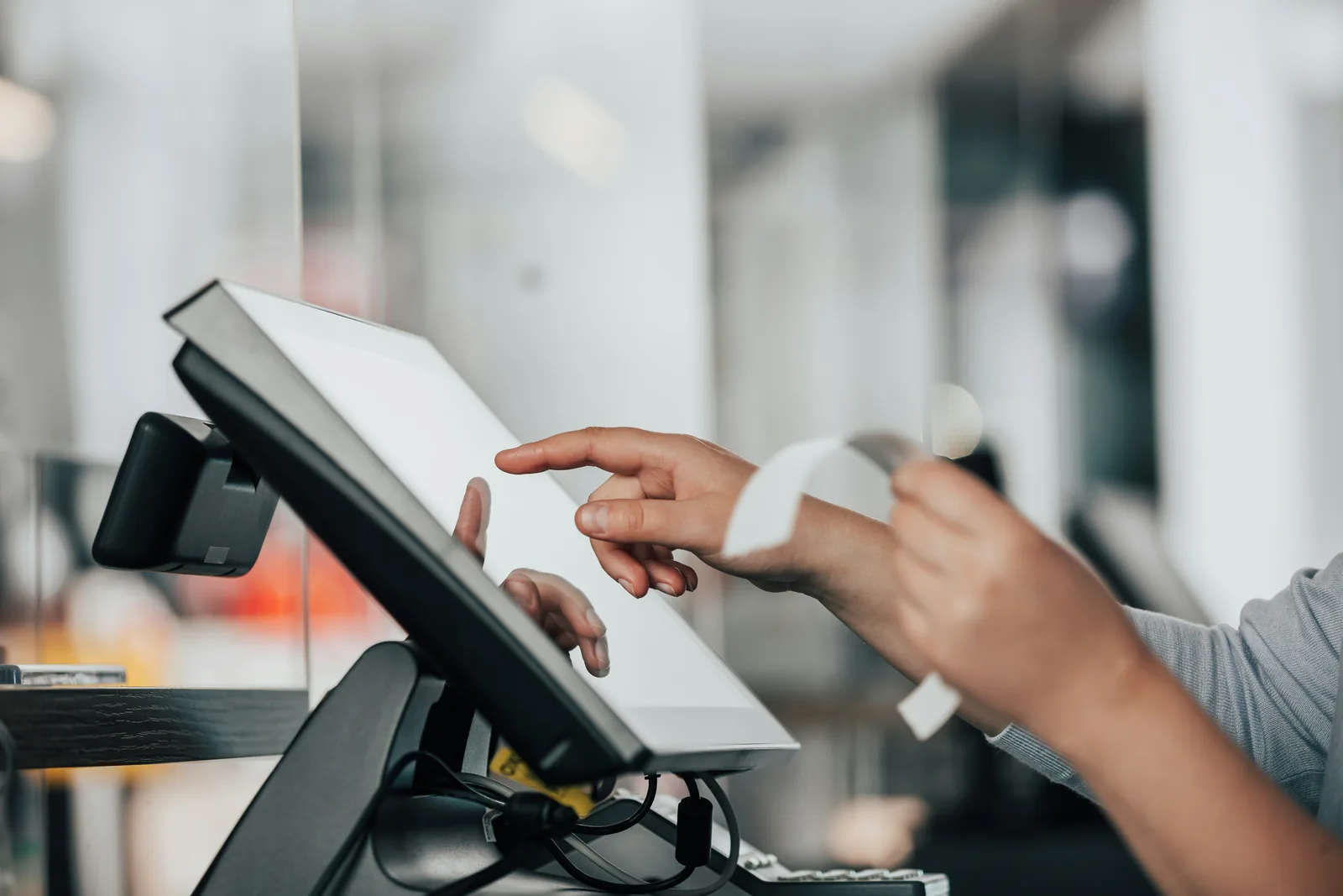 Comment choisir le bon syst&egrave;me de caisse pour votre salon
